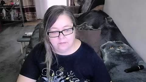 Snapshot of tviks chatting on 05-15-26, 11:23 Lana online show from 05-15-26, 11:23