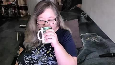 Snapshot of tviks chatting on 05-18-26, 01:13 Lana online show from 05-18-26, 01:13