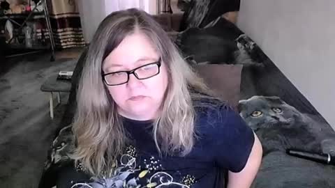 Snapshot of tviks chatting on 05-18-26, 04:07 Lana online show from 05-18-26, 04:07