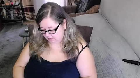 Snapshot of tviks chatting on 05-24-26, 12:48 Lana online show from 05-24-26, 12:48