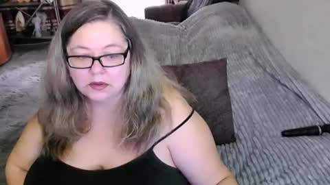 Snapshot of tviks chatting on 06-14-26, 03:30 Lana online show from 06-14-26, 03:30