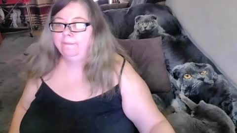 Snapshot of tviks chatting on 07-18-26, 02:38 Lana online show from 07-18-26, 02:38
