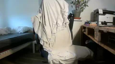 Snapshot of tw1ky9o chatting on 01-12-25, 02:52 Tobi online show from 01-12-25, 02:52