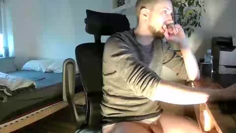 Snapshot of tw1ky9o chatting on 01-15-25, 07:48 Tobi online show from 01-15-25, 07:48