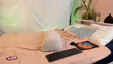 Angus online show from 02-06-26, 06:11