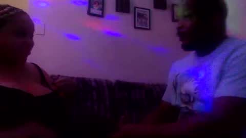 Snapshot of twinandlea chatting on 10-05-25, 04:55 Twin and Lea online show from 10-05-25, 04:55