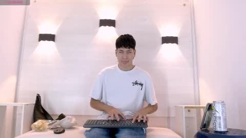 Snapshot of twink_bunny chatting on 10-12-25, 01:10 samu online show from 10-12-25, 01:10
