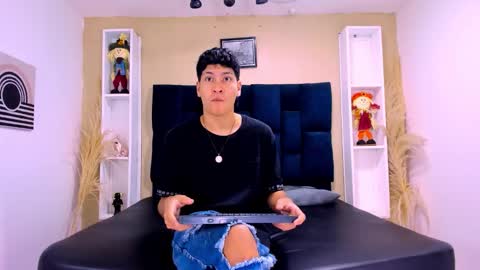 Snapshot of twink_bunny chatting on 10-17-25, 01:46 samu online show from 10-17-25, 01:46