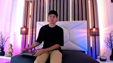Snapshot of twink_bunny chatting on 10-20-25, 12:38 samu online show from 10-20-25, 12:38
