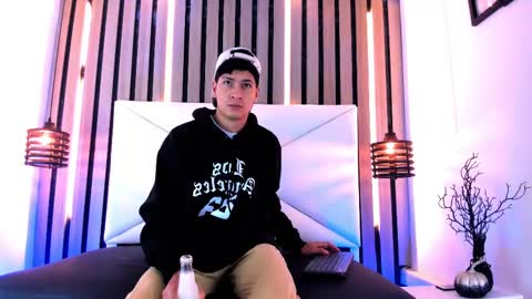 Snapshot of twink_bunny chatting on 10-21-25, 11:33 samu online show from 10-21-25, 11:33