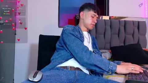 Snapshot of twink_daren chatting on 09-13-25, 05:13 Mr Daren online show from 09-13-25, 05:13