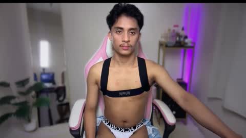 Snapshot of twink_hairyass69 chatting on 02-18-26, 01:40 Aladin online show from 02-18-26, 01:40
