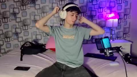 Snapshot of twink_sebas7 chatting on 06-11-26, 12:14 Sebastin online show from 06-11-26, 12:14