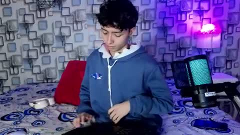 Snapshot of twink_sebas7 chatting on 06-17-26, 12:18 Sebastin online show from 06-17-26, 12:18
