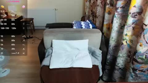 Snapshot of twinkboy2019 chatting on 07-27-26, 05:36 Vicky Victor online show from 07-27-26, 05:36