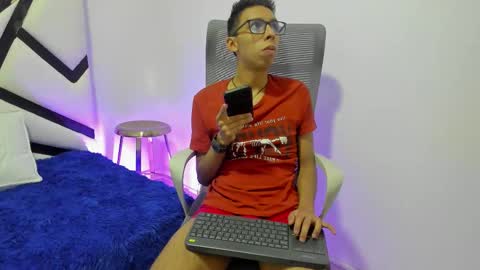 Snapshot of twinkd_asian chatting on 10-21-25, 03:07 David online show from 10-21-25, 03:07