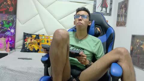 Snapshot of twinkd_asian chatting on 10-22-25, 03:18 David online show from 10-22-25, 03:18