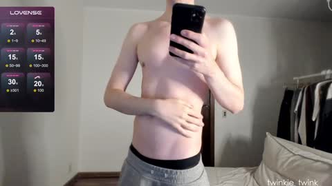 Snapshot of twinkie_twink chatting on 01-25-25, 02:04 Andy online show from 01-25-25, 02:04