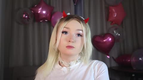 twinklefluff online show from 11-30-25, 04:11