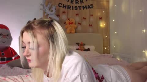 twinklefluff online show from 12-20-25, 04:14