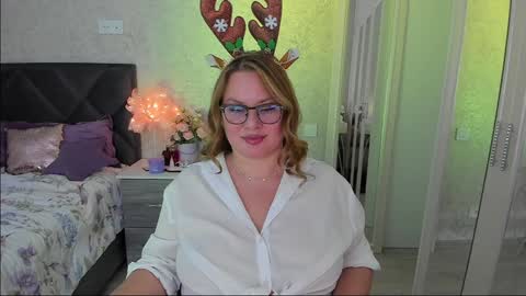 twinklingstar_ online show from 12-25-24, 07:13