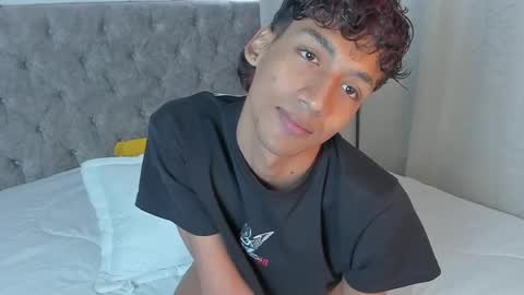 Snapshot of twinksboys_23 chatting on 05-07-26, 01:27 twinksboys_23 online show from 05-07-26, 01:27