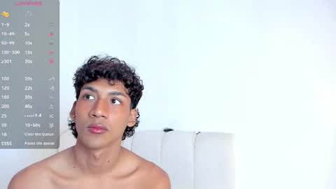Snapshot of twinksboys_23 chatting on 06-11-26, 12:58 twinksboys_23 online show from 06-11-26, 12:58