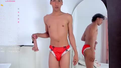 Snapshot of twinksboys_23 chatting on 06-18-26, 01:48 twinksboys_23 online show from 06-18-26, 01:48