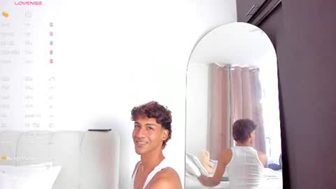 Snapshot of twinksboys_23 chatting on 07-07-26, 01:04 twinksboys_23 online show from 07-07-26, 01:04