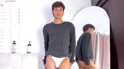 Snapshot of twinksboys_23 chatting on 07-22-26, 01:58 twinksboys_23 online show from 07-22-26, 01:58