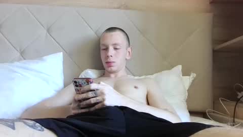 Snapshot of twinkyboyxq chatting on 09-25-25, 10:41 TwinkyBoyxq online show from 09-25-25, 10:41