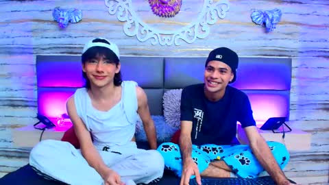 twinslovers_ online show from 09-17-25, 07:59