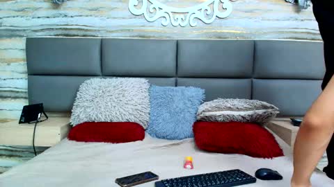 twinslovers_ online show from 10-02-25, 07:54