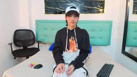 twinslovers_ online show from 10-09-25, 04:43