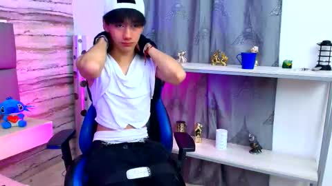 twinslovers_ online show from 10-19-25, 10:10