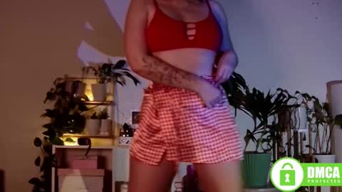 Snapshot of twix_girl chatting on 03-04-25, 07:01 Stranger online show from 03-04-25, 07:01