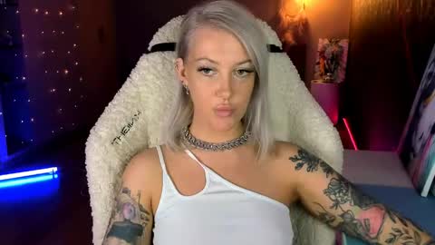 Miley online show from 04-24-26, 01:46