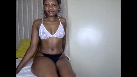 Snapshot of tyla_cerry chatting on 11-18-25, 01:00 tyla_cerry online show from 11-18-25, 01:00