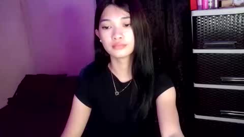 Snapshot of tyladine chatting on 10-28-25, 01:36 tyladine online show from 10-28-25, 01:36