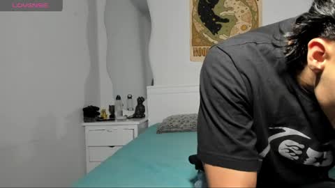 Snapshot of tyler_axel chatting on 05-11-26, 01:44 tyler_axel online show from 05-11-26, 01:44