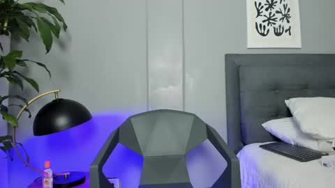 Snapshot of tyler_fox_ chatting on 06-16-26, 09:17 Tyler Fox online show from 06-16-26, 09:17