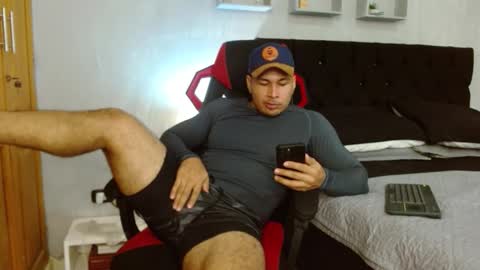 Snapshot of tyler_hank1 chatting on 11-23-25, 02:17 tyler_hank1 online show from 11-23-25, 02:17