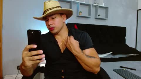 Snapshot of tyler_hank1 chatting on 12-03-25, 02:08 tyler_hank1 online show from 12-03-25, 02:08