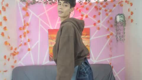 tylerhot2005 online show from 11-07-25, 07:36