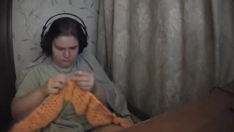 Tyuoooy3s online show from 10-14-25, 01:28