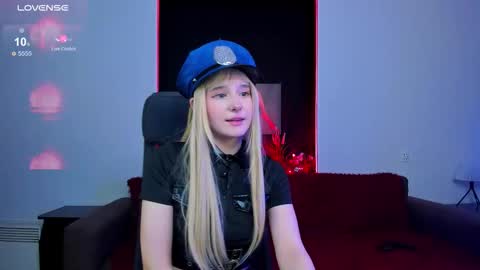 Snapshot of uco_mon chatting on 09-27-25, 03:00 Uco online show from 09-27-25, 03:00