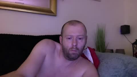 Snapshot of ukmatty3 chatting on 12-18-24, 11:40 ukmatty3 online show from 12-18-24, 11:40