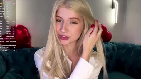 Snapshot of ulalittlepage chatting on 05-05-26, 03:31 Vikki online show from 05-05-26, 03:31