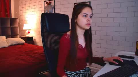 Ulia online show from 04-16-26, 05:08