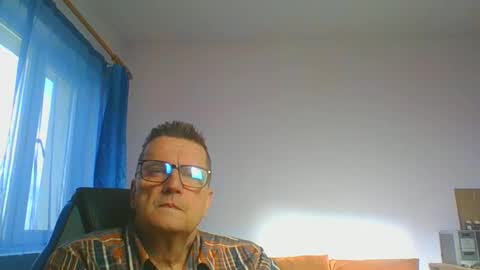 Snapshot of ulmeni4 chatting on 03-12-25, 12:15 ulmeni4 online show from 03-12-25, 12:15